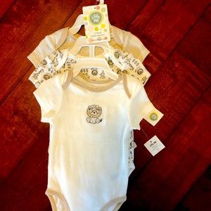 Brand new Little Me onesie set neutral